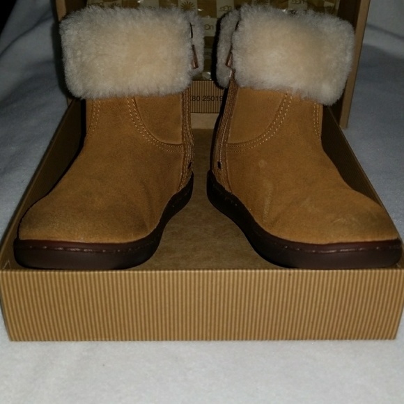 GIRL'S UGG BOOTS - Picture 4 of 4